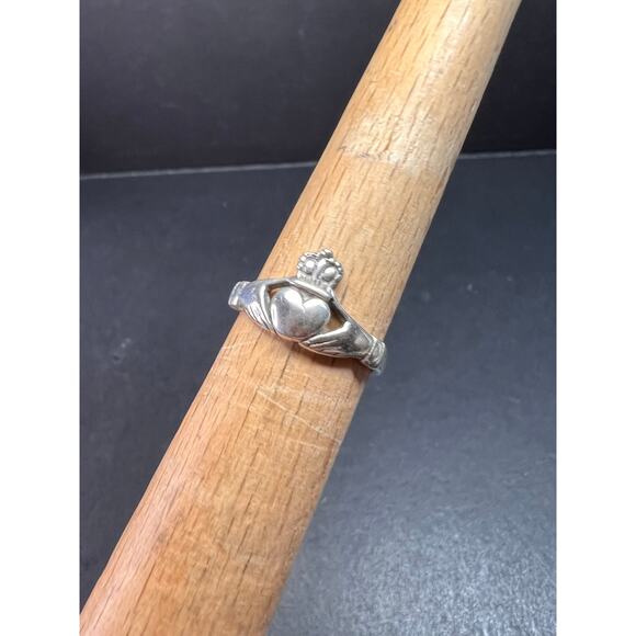 Vintage claddagh sterling silver ring size 6 - Picture 8 of 15